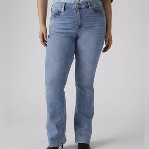 Levi’s Classic Bootcut Women’s Jeans in Light Blue - Size 12
